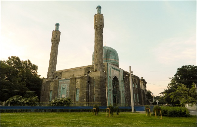 К столетнему юбилею петербургская мечеть пришла с замком на дверях
