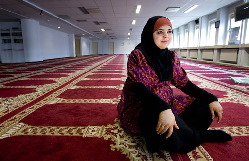 В свои 24 года Ясмине руководит большой мечетью