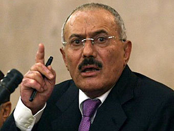 Салех официально отрекся от власти в Йемене
