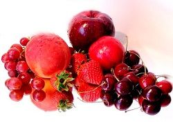 Исследование: красные овощи и фрукты меняют цвет кожи