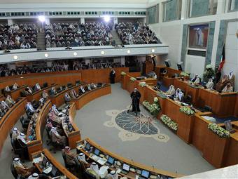 Эмир Кувейта приостановил работу парламента на месяц