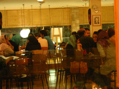 В Тегеране закрыто 53 кафе, не соответствующих исламу