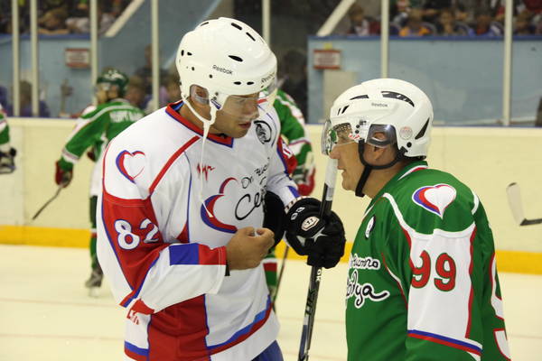 Р. Минниханов принял участие в благотворительном хоккейном матче