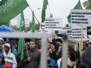 Около 400 мусульман вышли на митинг в Берне