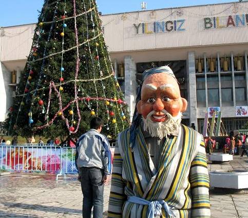 В Узбекистане хотят запретить Деда Мороза и Снегурочку