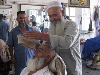 Парикмахерам Таджикистана рекомендуют воздержаться от бритья