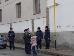 На стенах мусульманских домов в Крыму появились свастики