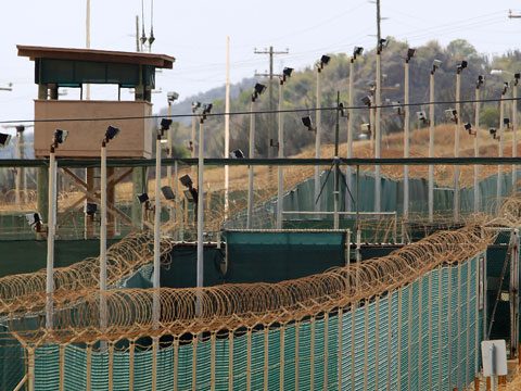 Голодающих в Гуантанамо заключённых уже более полусотни