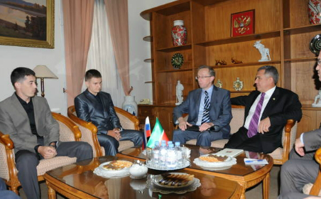 Рустам Минниханов встретился с российскими студентами, обучающимися в Индонезии