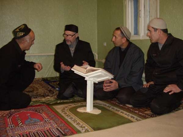 Заключённые жалуются на отсутствие в псковских тюрьмах молельных комнат для мусульман