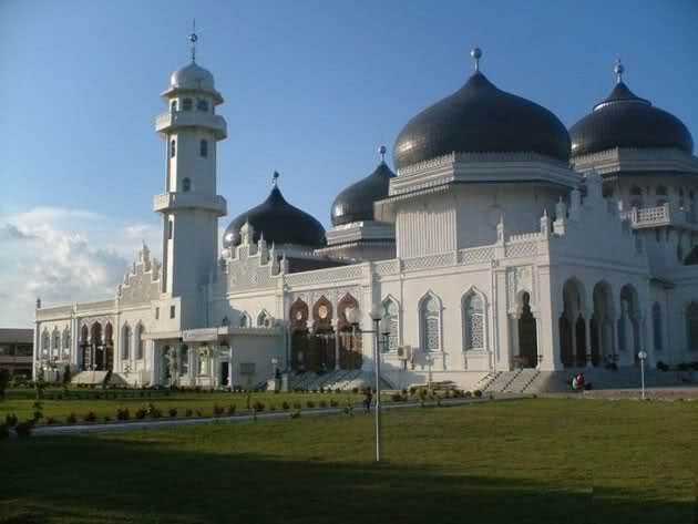 Индонезийские мечети станут тише призывать на молитву