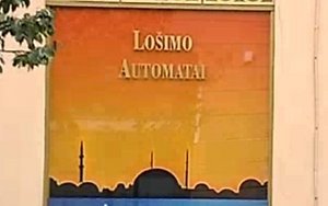 Мусульман оскорбляет изображение мечети на окнах вильнюсского казино