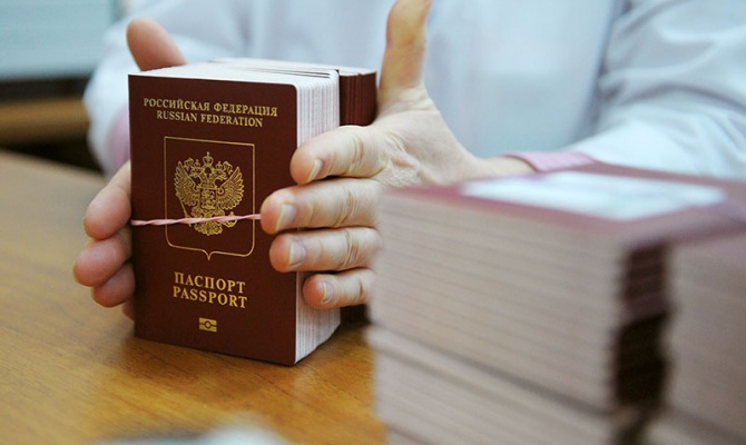 В РФ начинается выдача загранпаспортов с отпечатками пальцев