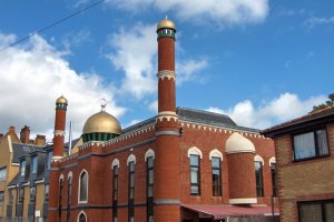 Половина мечетей Британии страдает от нападений исламофобов - исследование