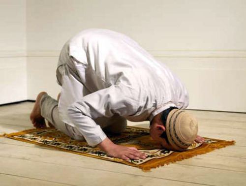 Студенты-мусульмане ищут возможности совершать обязательные молитвы