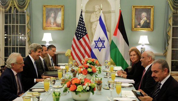 Израиль и палестинцы возобновят мирные переговоры "по существу"