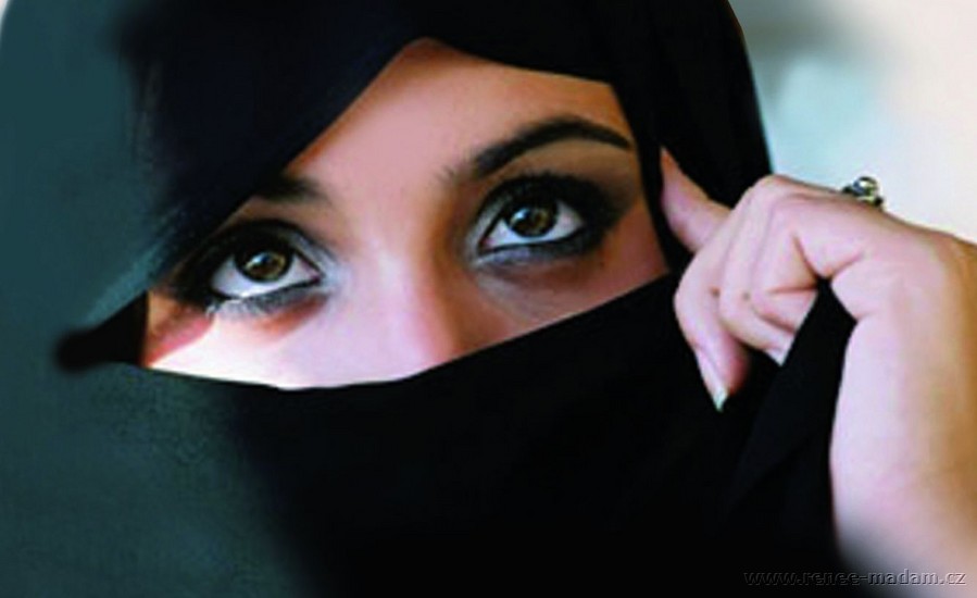Британская модель перешла в ислам: "У мусульман нет матерей-одиночек"
