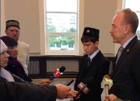 Александр Терентьев посетил мечеть «Ярдэм» и поздравил Аяза Халимова (+фоторепортаж)