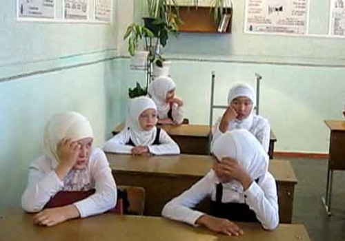 Ульяновский губернатор предлагает школам самим решать, можно ли мусульманкам носить хиджабы
