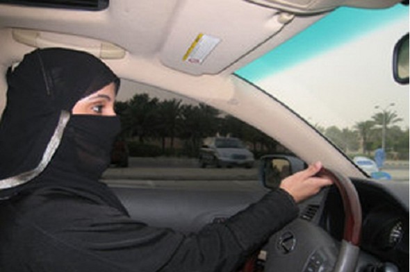 Полиция Саудовской Аравии оштрафовала 6 женщин-водителей на $1400
