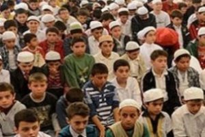 В мусульманской стране организовали "детский" намаз