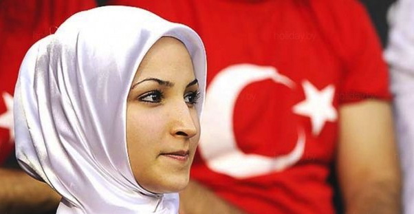 Турция разрешила носить платки женщинам, работающим в госучреждениях