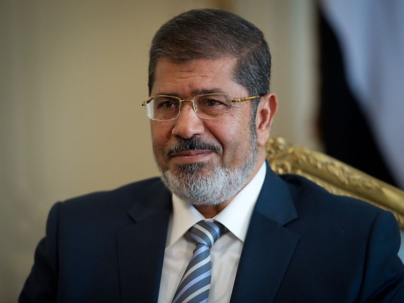 Экс-президент Египта отказался от адвокатов на суде