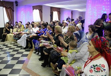 В Хабаровске представители национальных и религиозных общин объединились для празднования Дня Матери