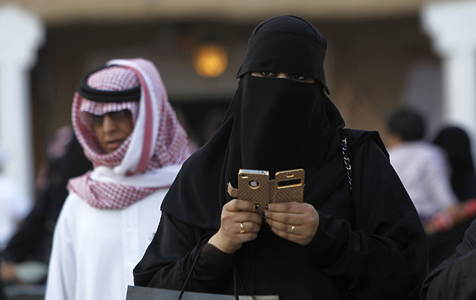 Саудовские женщины радуются приостановлению системы контроля трансграничного движения