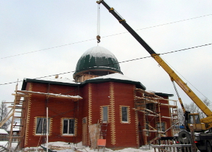 На строящуюся мечеть в городе Нытва установлен купол