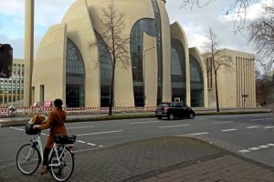 Мечеть в Кельне подверглась атаке исламофоба