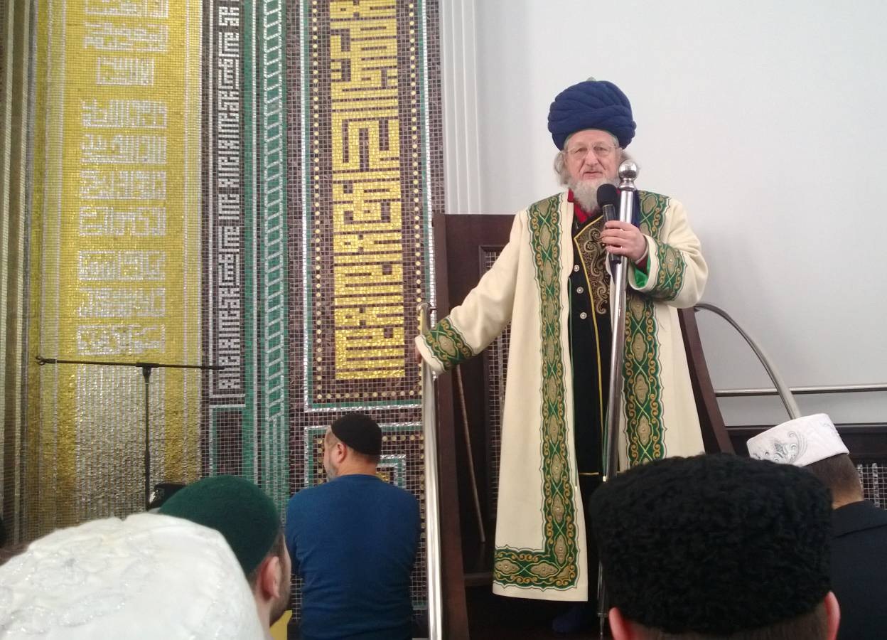 Талгат Таджуддин провел пятничную проповедь в мечети "Ярдэм"
