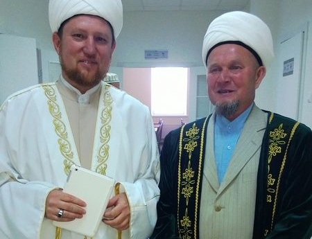В мечети "Ярдэм" издали книгу Главного Казыя Джалиля Фазлыева для незрячих