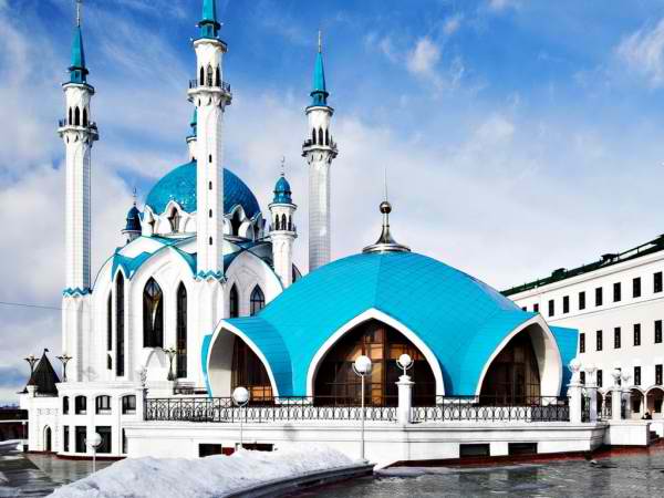 В Казанский кремль передан уникальный Коран из серебра