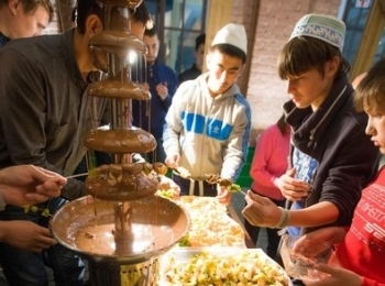 «ZURИФТАР» для детей-сирот в Закабанной мечети