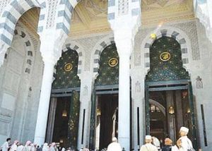 В главной мечети Мекки открыли самые высокие в мире ворота