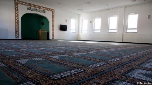 Интерьер мечети «Хадиджа» в Германии