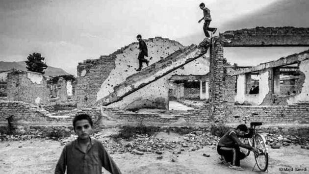Дети на руинах а Афганистане