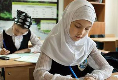 Равиль Гайнутдин попросил Путина не запрещать школьницам хиджаб
