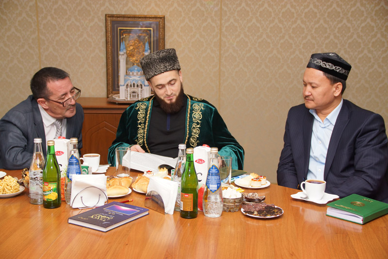 Муфтий Татарстана провел встречу с представителями ДУМ Казахстана