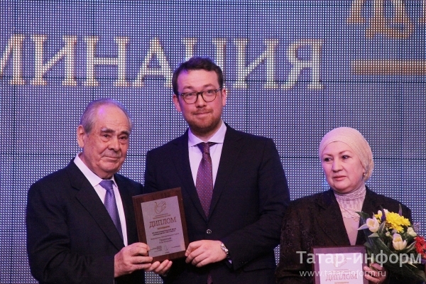 Президент Татарстана наградил фонд "Ярдэм" в конкурсе "Благотворитель года"