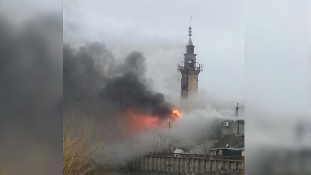 В Дагестане горит мечеть