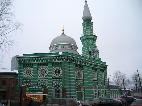Неизвестные изрисовали стены мечети в Пермском крае черными крестами