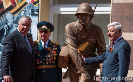 В Казани открыли памятник воину-связисту