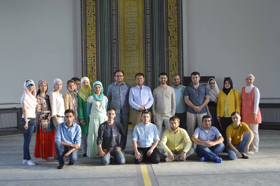 Молодые исламоведы из стран СНГ посетили мечеть «Ярдэм»