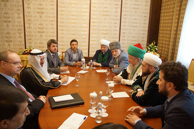 Генеральный секретарь ОИС встретился с муфтиями России