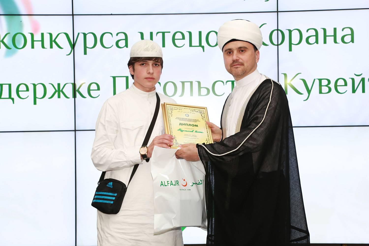 В московском Шатре Рамадан прошёл конкурс чтецов Корана