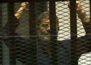 Экс-президент Египта Мурси заявил, что не признает суд над собой