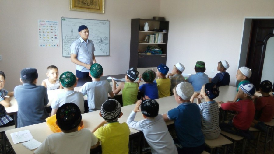 Почти 50 мальчиков принимают участие в новой смене мусульманского лагеря «Нур» в Черемшане
