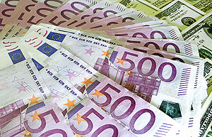 Курс евро впервые с февраля превысил 73 рубля